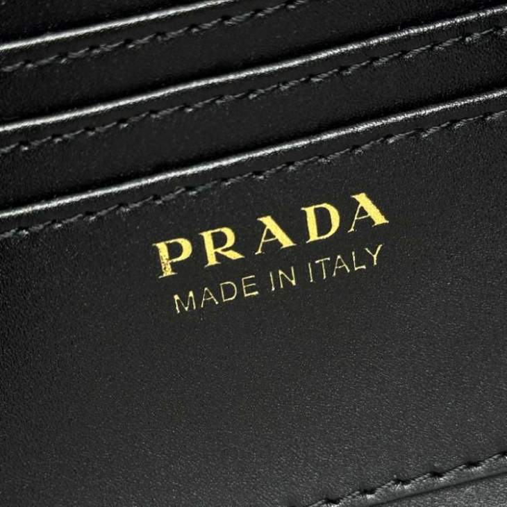 Picture of Prada Handbags _SKUfw201143911fw